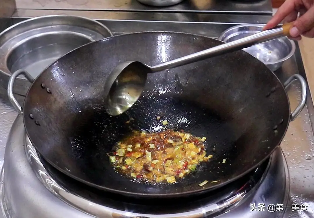 口水***的家常做法，学会这一招，***皮弹脆，肉质鲜嫩多汁，又解馋