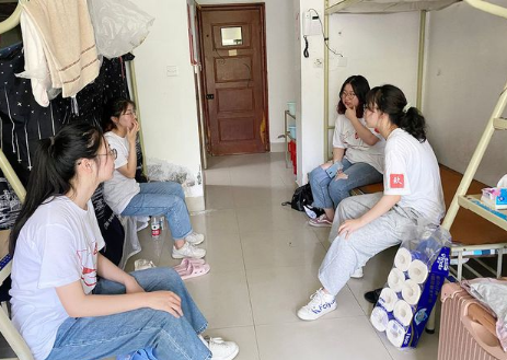 女大学生“怀孕”现象频发，大三学姐说出缘由，学生别不当回事