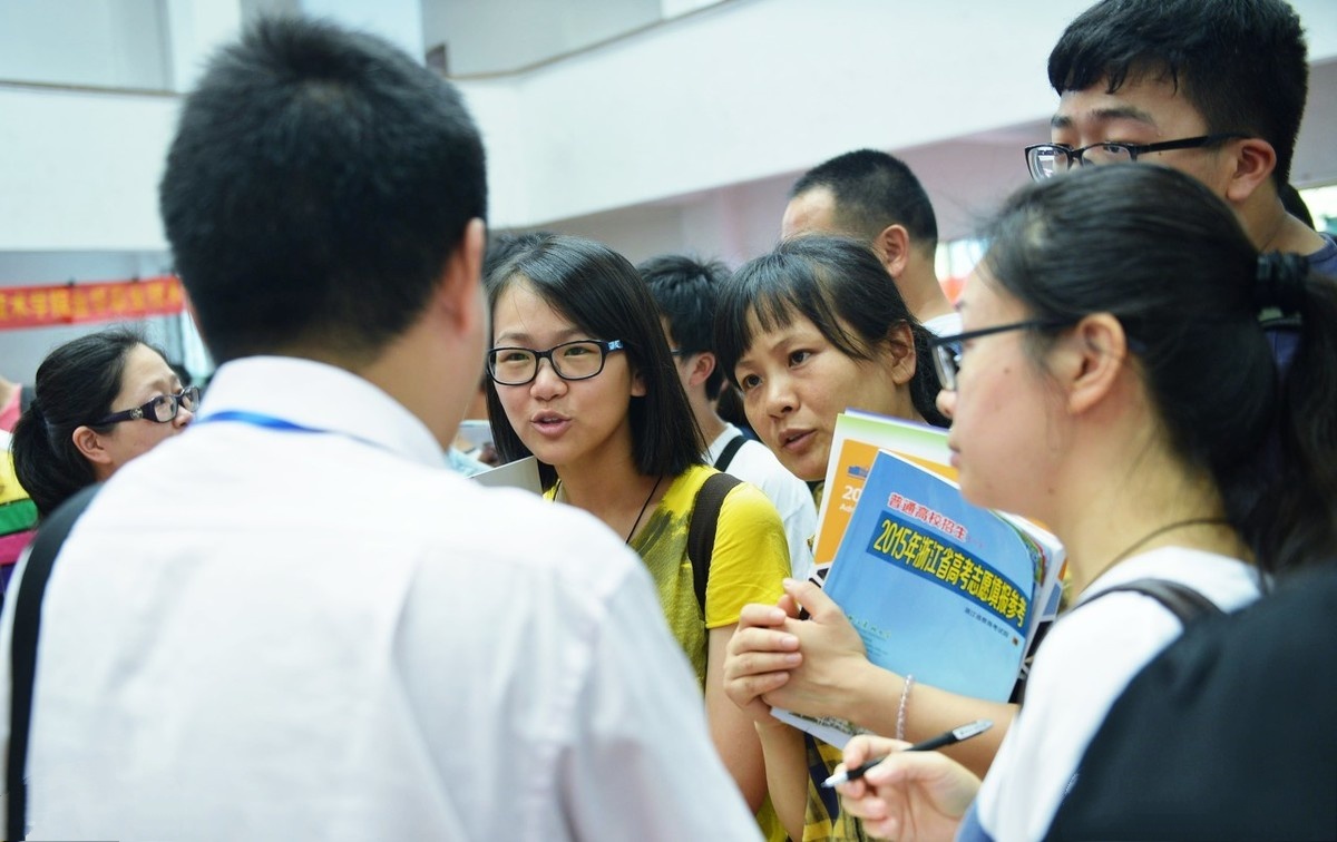 广东专科院校招生，缺额2600余个，投档线降到104分