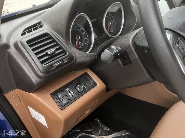 10万级实用型皮卡，搭载五十铃技术发动机，骐铃T7plus表现不俗