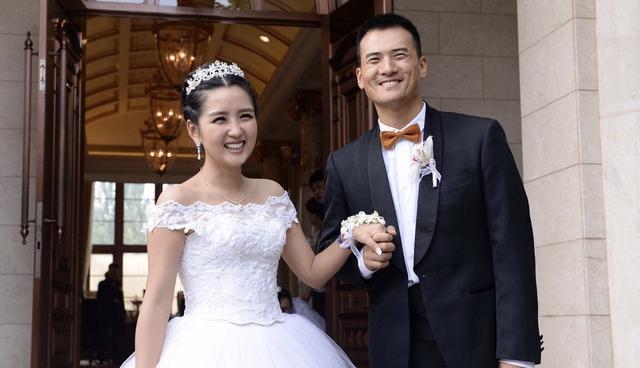 何洁疑再次婚变，曾和释小龙高调示爱，与赫子铭四年感情走上法庭