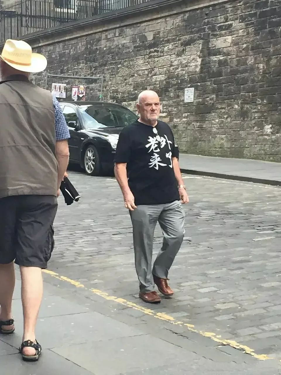 这些衣服的slogan不止酷,还有态度