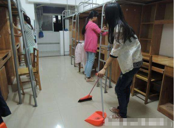 为啥大学每晚都要“查寝”？宿管老师说出这5点，学生恍然大悟