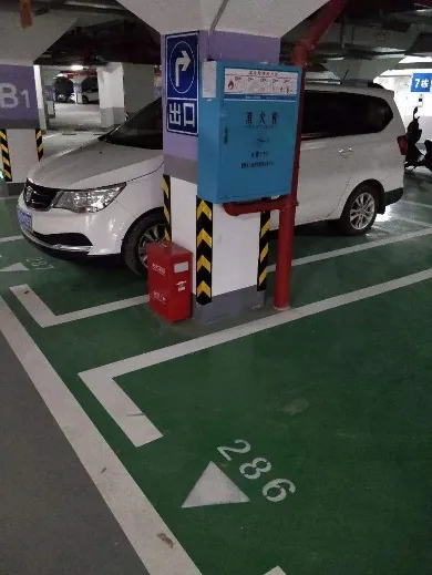 建筑师们,请不要再设计这种停车位了