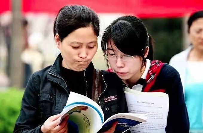 2021年高考“捡漏王”诞生，437分被南京大学录取，堪称锦鲤附体