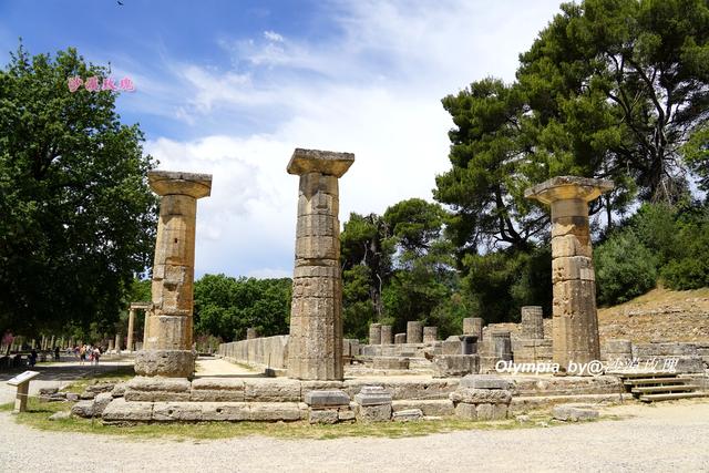 穿過這一大片石柱往裡走,是赫拉神廟遺址(temple of hera),這裡曾供奉