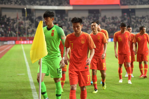 为什么足球比赛没有安排在下午(深夜3点!FIFA官宣重要信息:国足李铁遭重创,冲击12强赛首胜悬了)