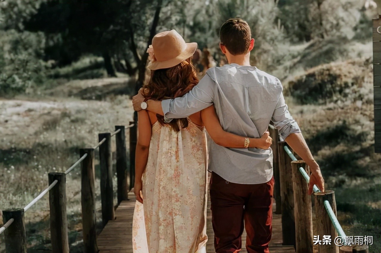 情侣之间感人的故事寓意 _飞翔号