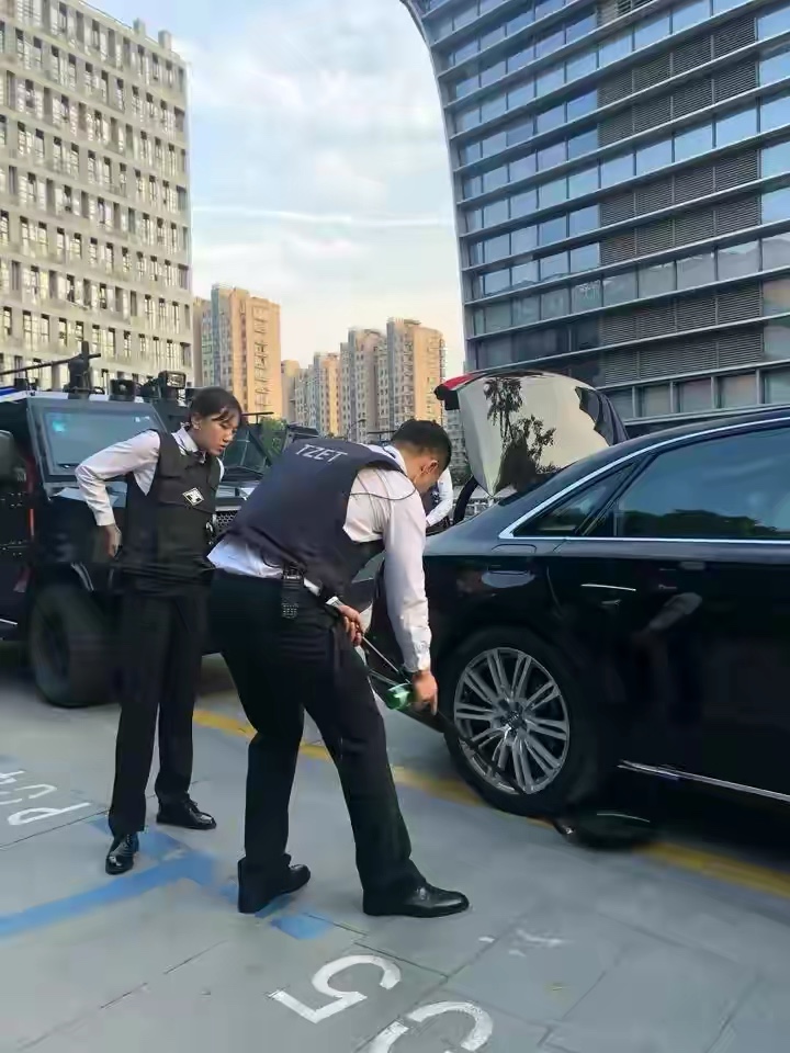 杭州95后姑娘当保镖,年薪达36万,富商老板一次小费超一个月工资