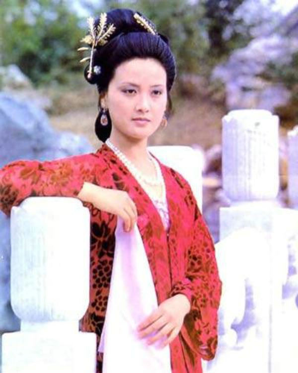 红楼人物谱之王熙凤：生如夏花，用灿烂浓烈的色调告诉世界我来过