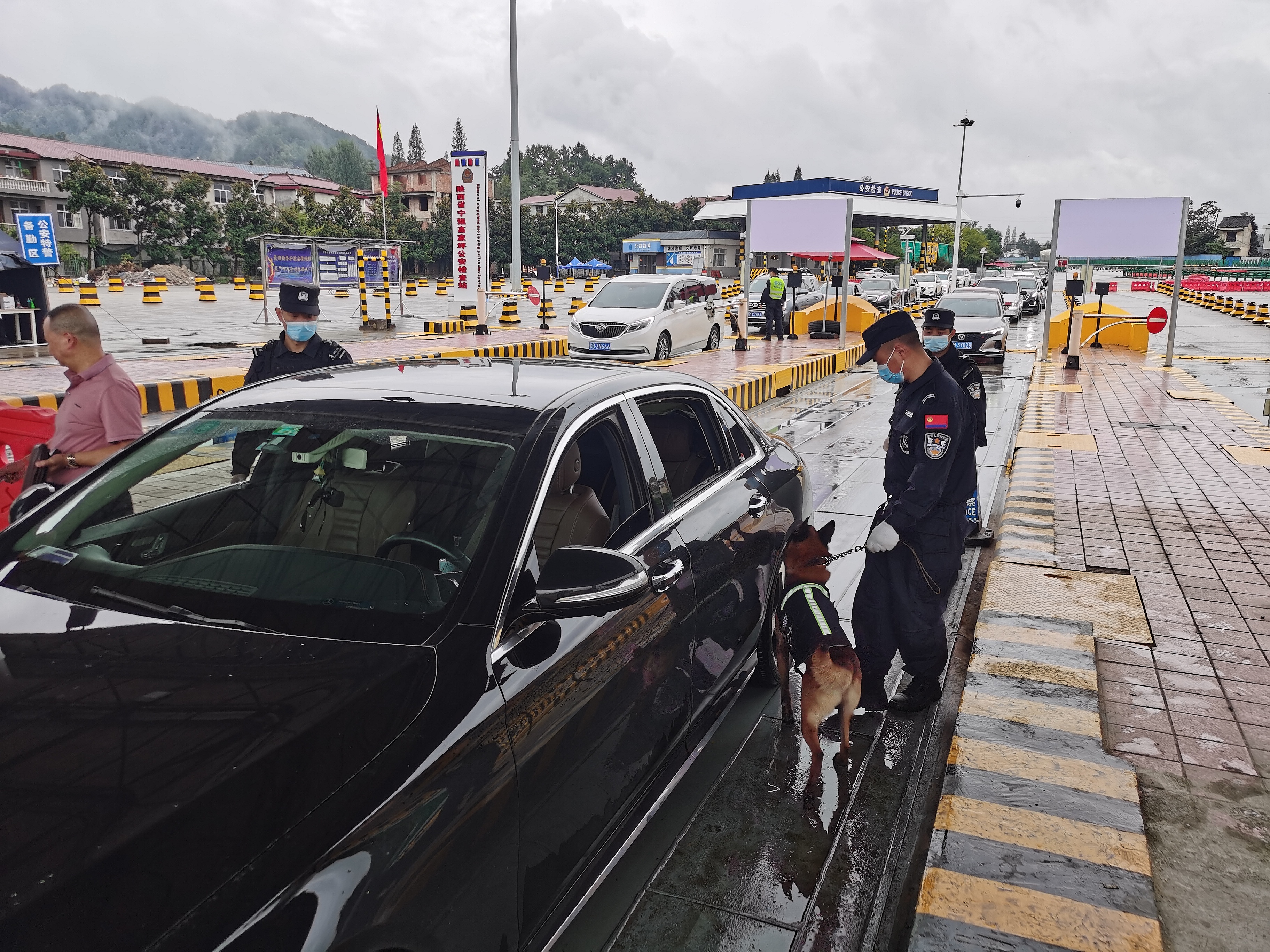 城固公安巡特警：忠诚履职显担当 牢记使命再出发
