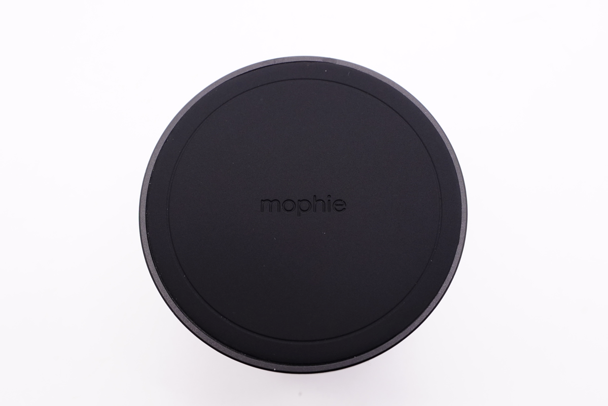 完美适配全系苹果iPhone 12，mophie磁吸车载支架上手体验