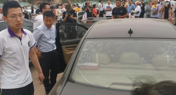 高考阅卷“衡水字体”又火一把，让人豁然开朗，判卷老师不忍扣分