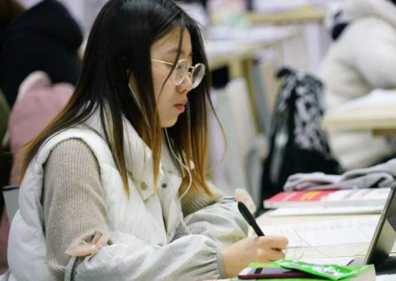 公务员待遇有调整，绩效奖金将有所下调，各个地区有所差异