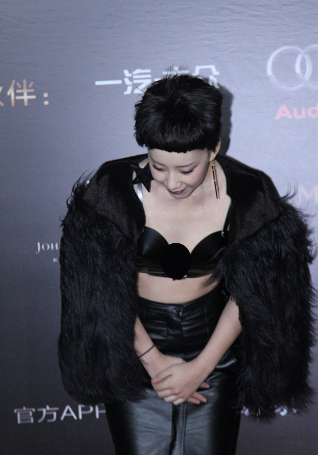 短发的女人时尚感太强了，李斯丹妮这造型，一般人轻易还是别学了