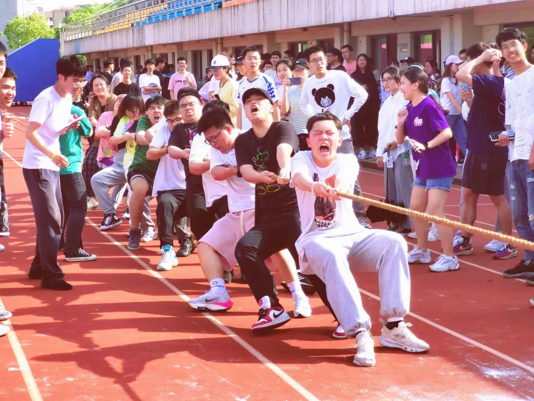 与苏炳添角逐百米赛道、横扫伊藤美诚，这些运动员都来自上海同所高校！