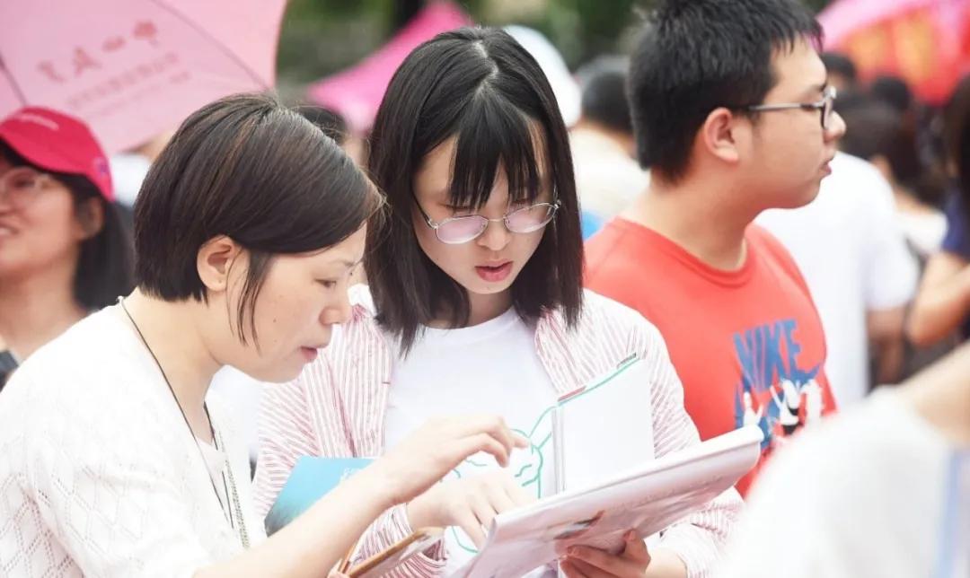 想报考国贸专业？这四类专业看起来光鲜亮丽，可是毕业生有苦难言