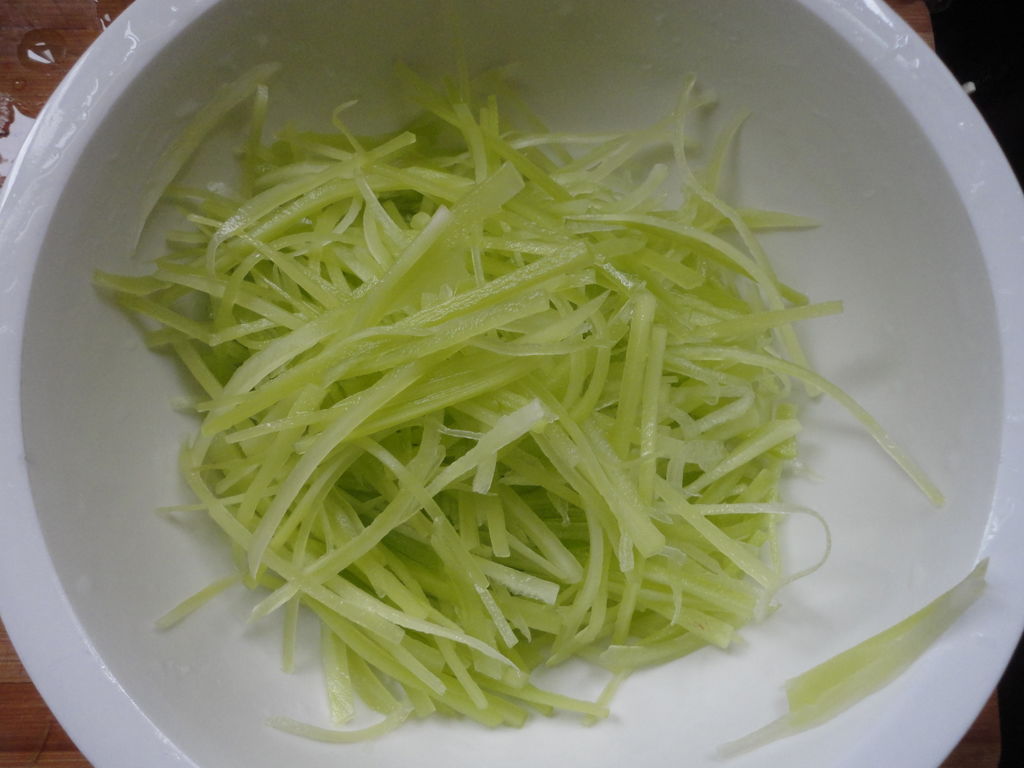圖片[3]-【雞絲拌萵筍】做法步驟圖 夏天簡單做一下 好吃下-起舞食譜網