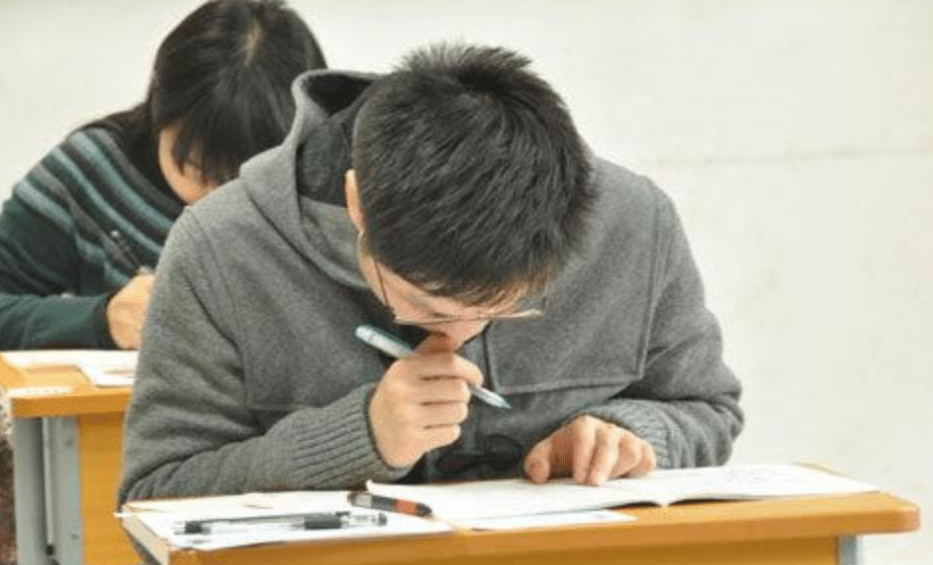 公务员“差额政审”来临，考试第一也可能被淘汰，考生上岸更难了