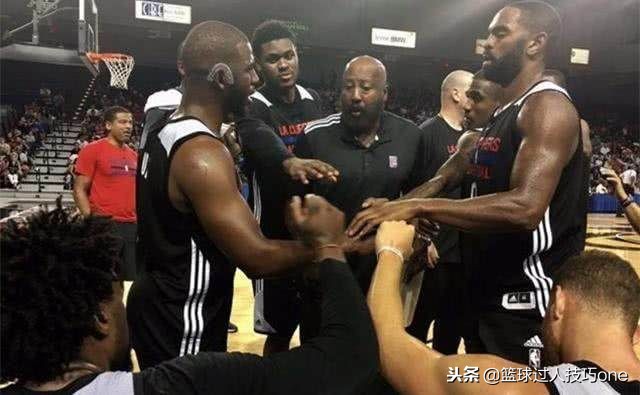 nba球员为什么这么多人戴牙套(NBA球员摘下牙套后放在哪？隆多球衣缝有口袋，保罗牙套挂耳朵上)