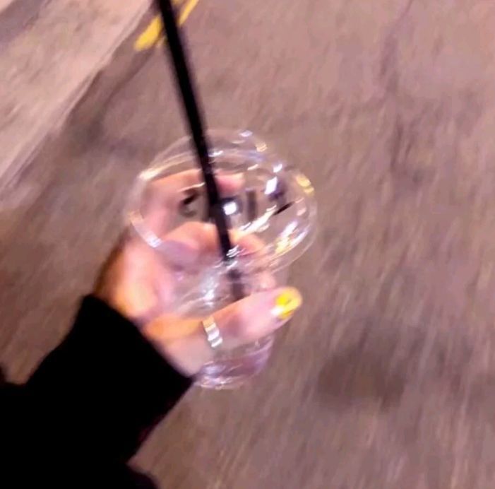 少年心怀壮志，勇往直前闯天涯。