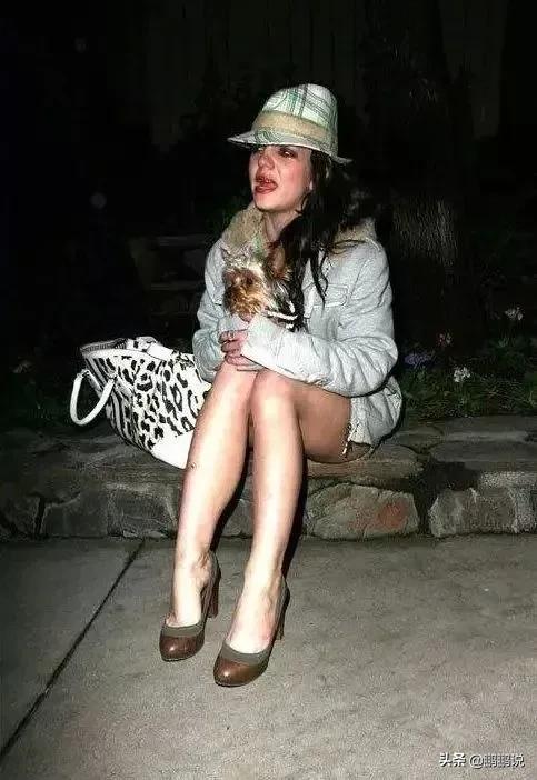 小甜甜布兰妮堕落史：强送精神病院，被父囚禁13年的她渴望逃离