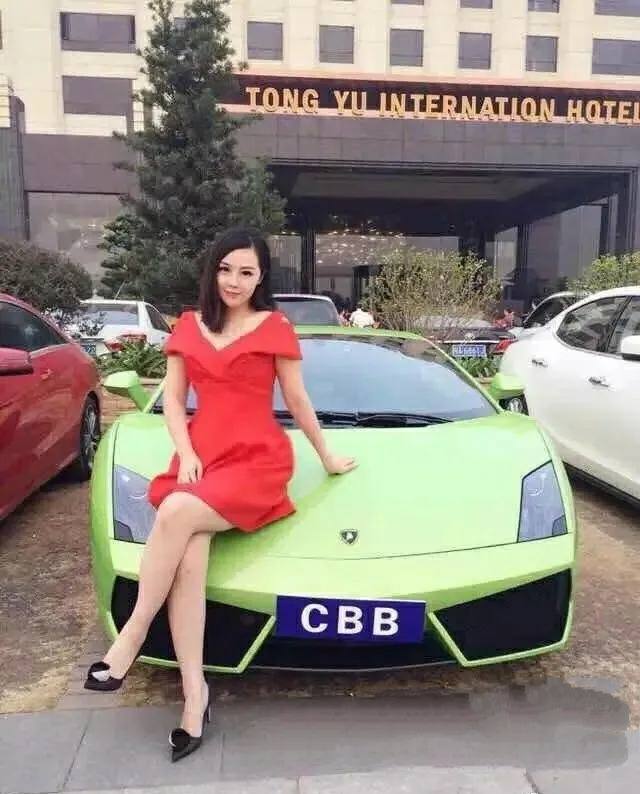 连踹老婆5脚哪来的底气？辛巴怕是忘了自己上位都是靠女方