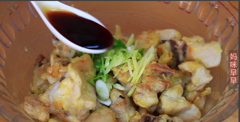鸡肉怎么做，加两个鸡蛋，香而不腻，肉嫩好吃，一次2斤不够吃