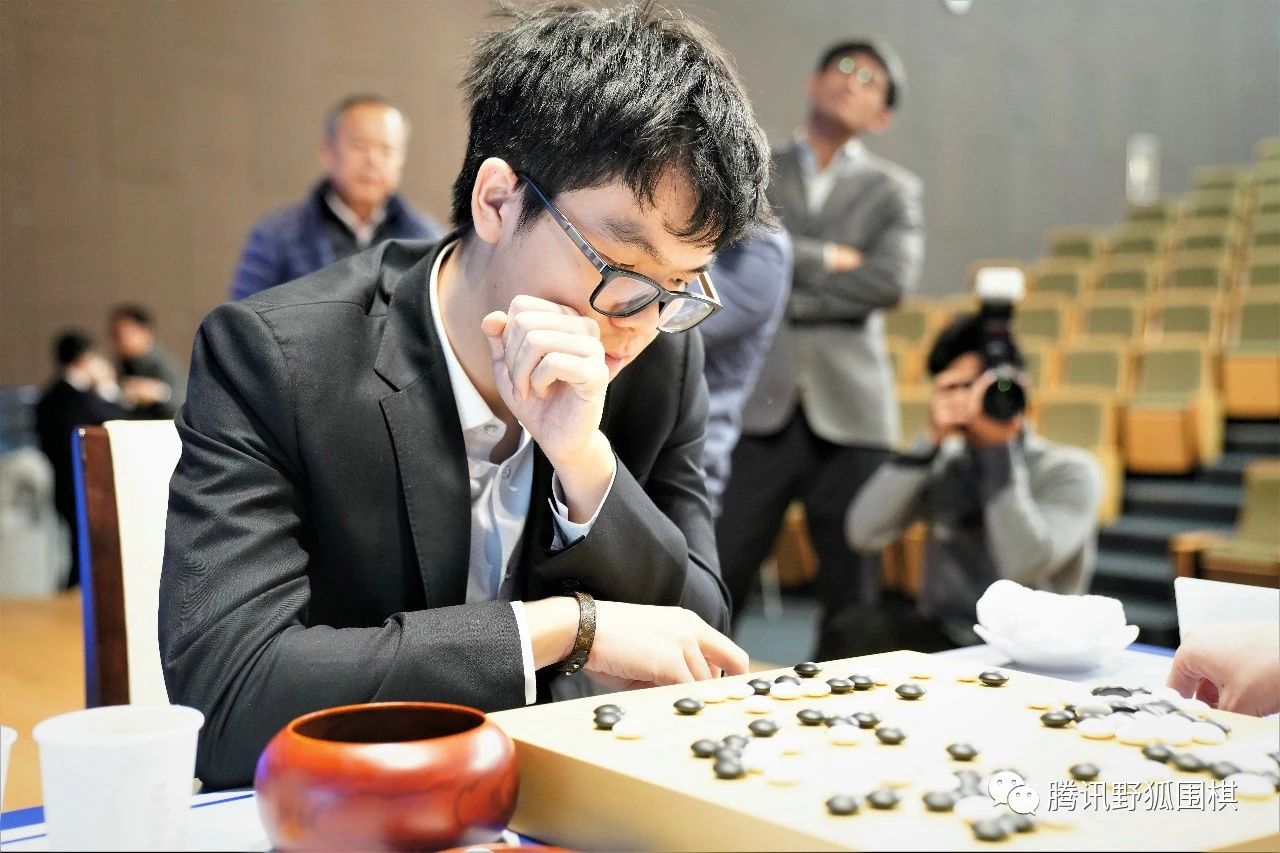 柯洁围棋名局精解视频(三星决战首局柯洁失手 安国铉发挥几乎完美)