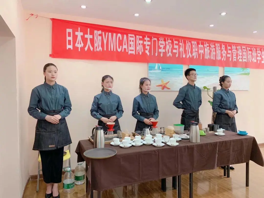 被誉为服务明星的沃土，这所学校不简单