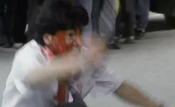 在这部1988年的老电影中，袁洁莹演女学生，林正英演警察