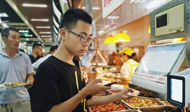 大学生的一个月生活费（家长）