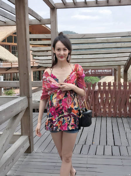 王皓妻子(王皓妻子晒照,她嫁给王皓7年了,依旧是国乒媳妇中最漂亮的一