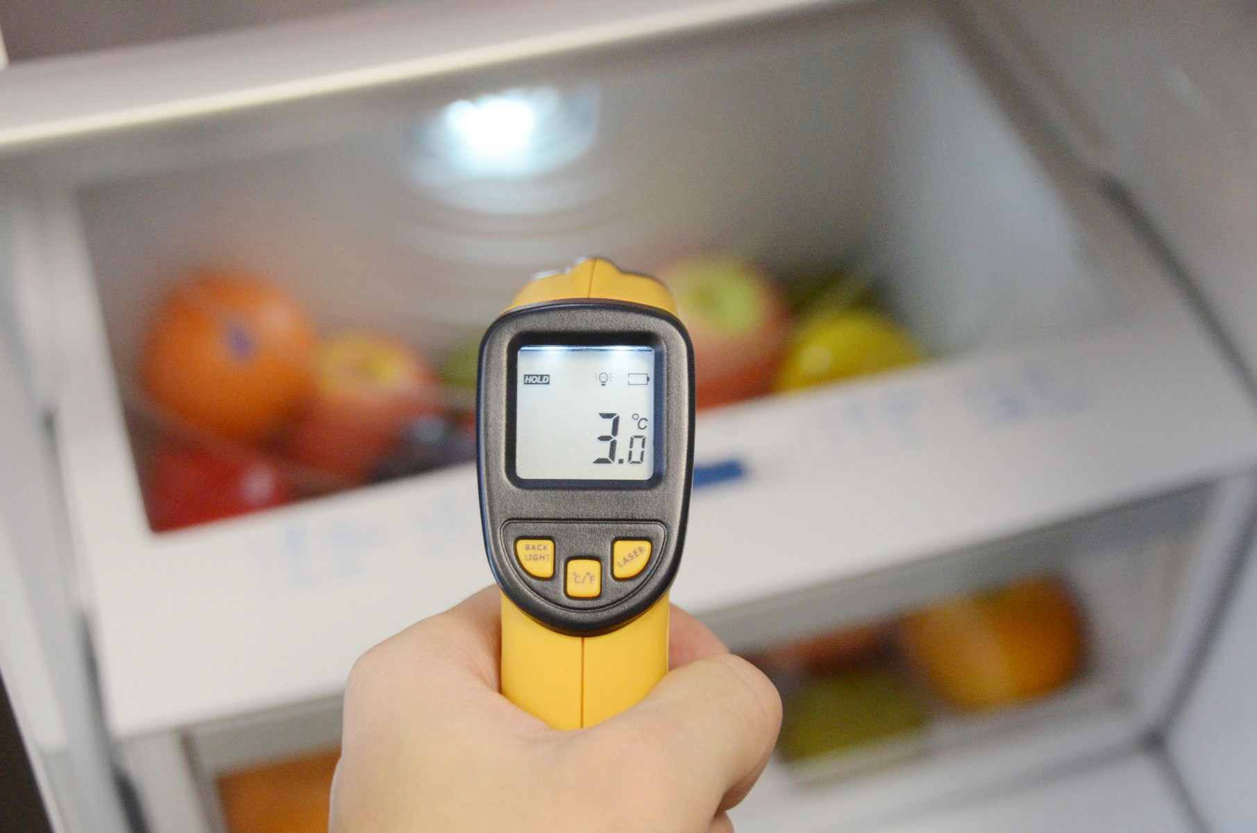 冰箱的工作状态是:冰箱内部温度升高了,就开始制冷;冰箱内部温度降低