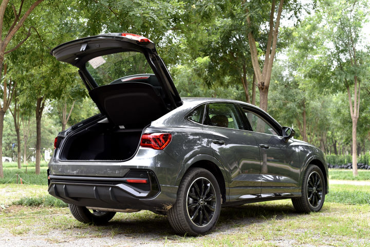 奥迪Q3 Sportback D挡是现实陪伴，S挡是自我释放