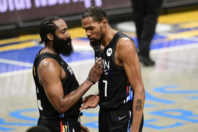 nba得分榜为什么没詹姆斯(NBA现役得分榜前十：詹姆斯居首湖人占四席！保罗差22分创造历史)