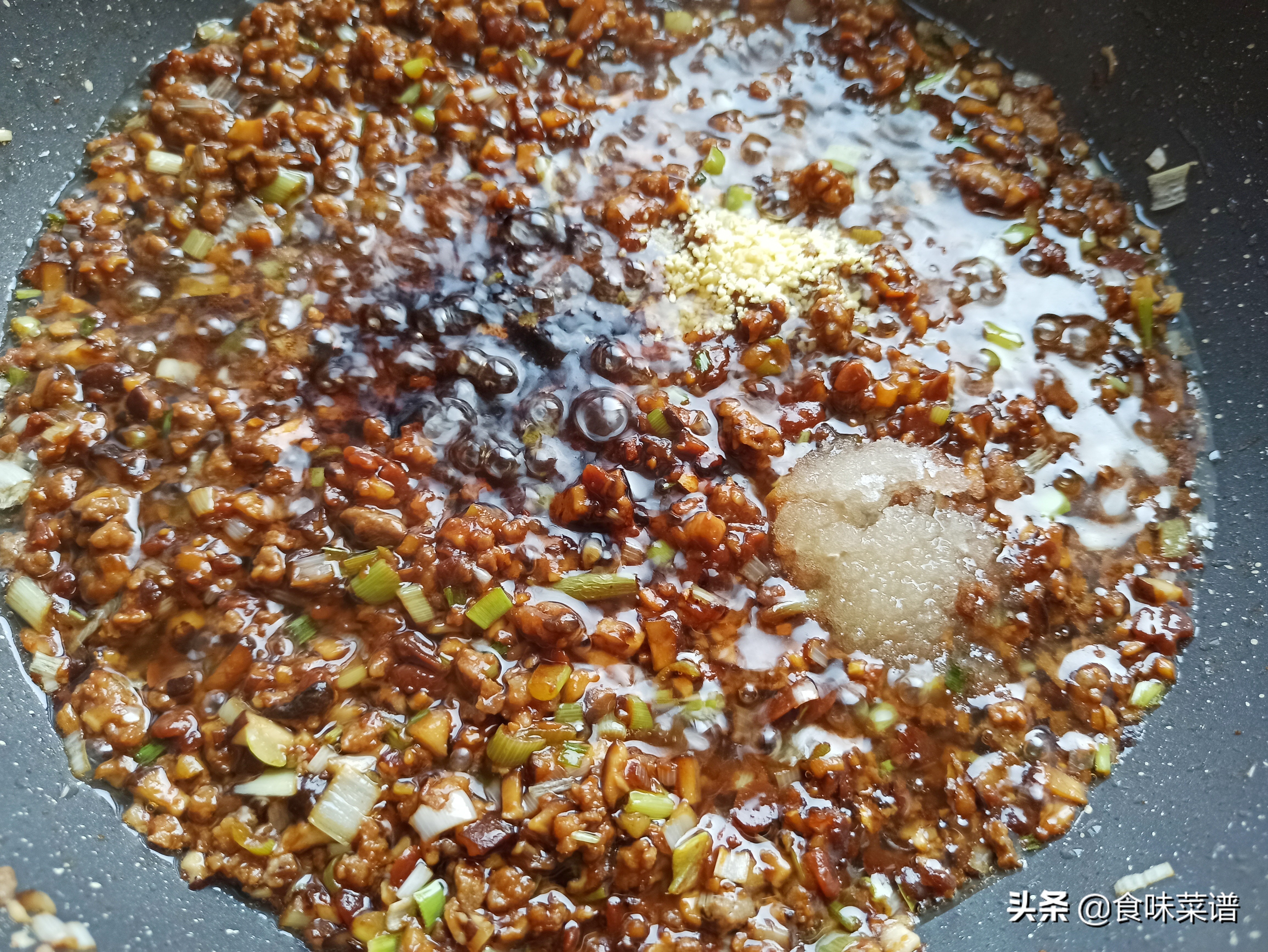 面馆的生意太好，一天卖出500碗全靠这个炸酱，掌握做法你也行