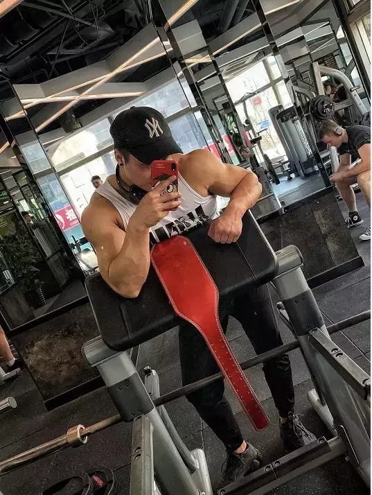 两次手术，不被家人看好，如今20岁的他成为高级私教，年薪三十万