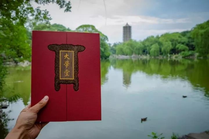 史上最牛省高考状元：英语睡大觉，语文忘写名，却672被北大录取