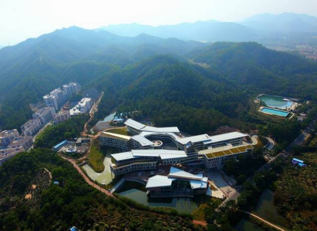 广东最坑爹vs最壕的大学宿舍！你们感受一下，这区别扎心了