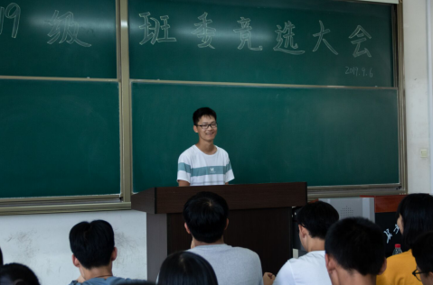 大一竞选当班委，将来“好处多多”，这3个职位分量高，选上赚到