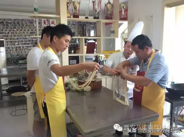 来来来，带您看看品诺餐饮小吃培训学员日常学习现场吧~