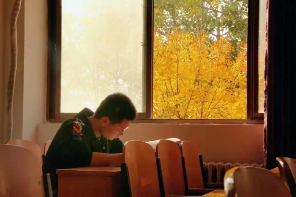 河南这所大学吃住条件超好！有3大校区，10余个食堂，还早早供暖