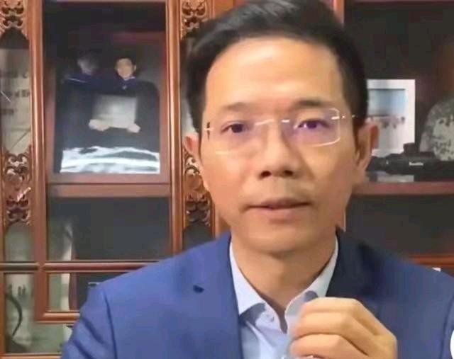 李圣年处理医疗纠纷案300起，医学和律师双学位，工作受媒体认可