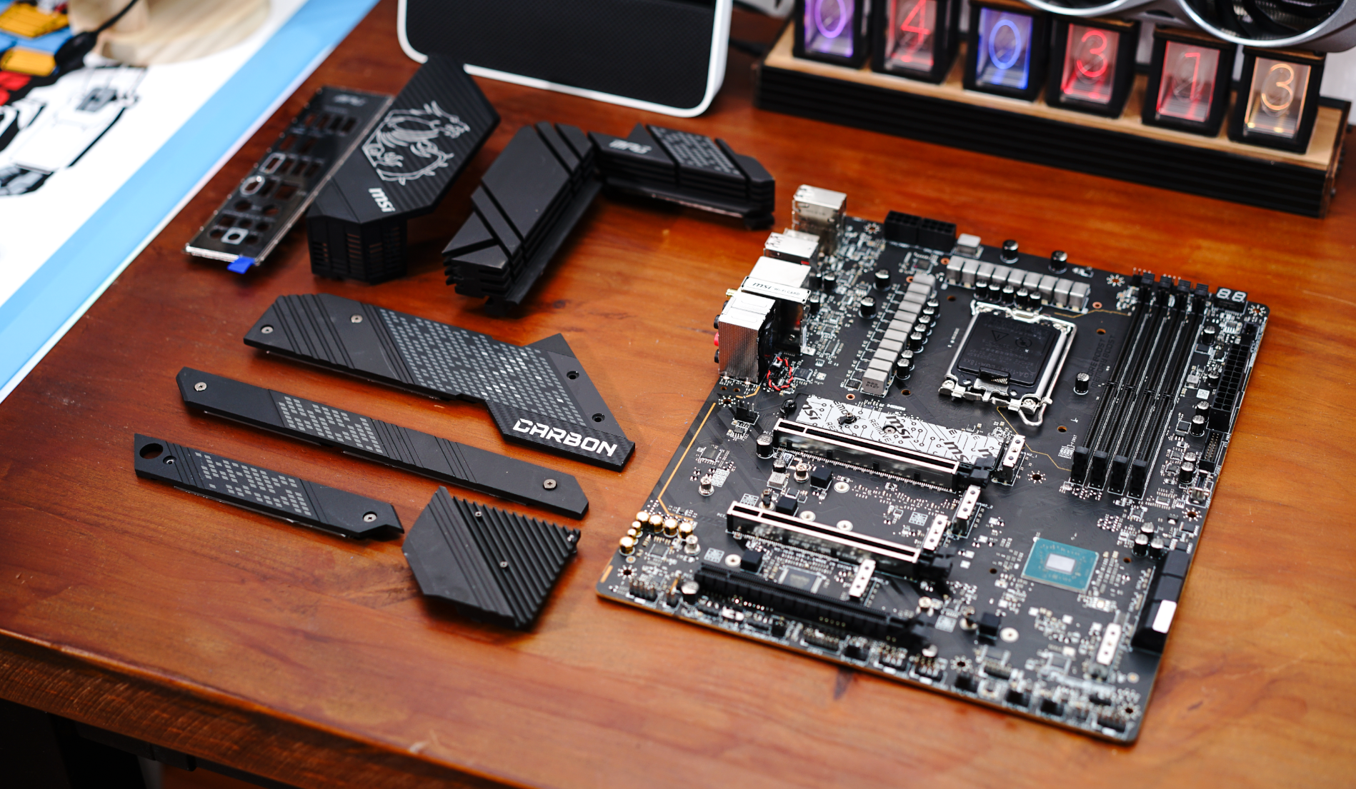 intel酷睿12代首发“座驾”来了！微星Z690 CARBON WIFI抢先开箱
