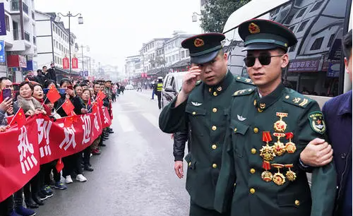 “排雷英雄”杜富国，和平年代荣获一等功，享受什么待遇？