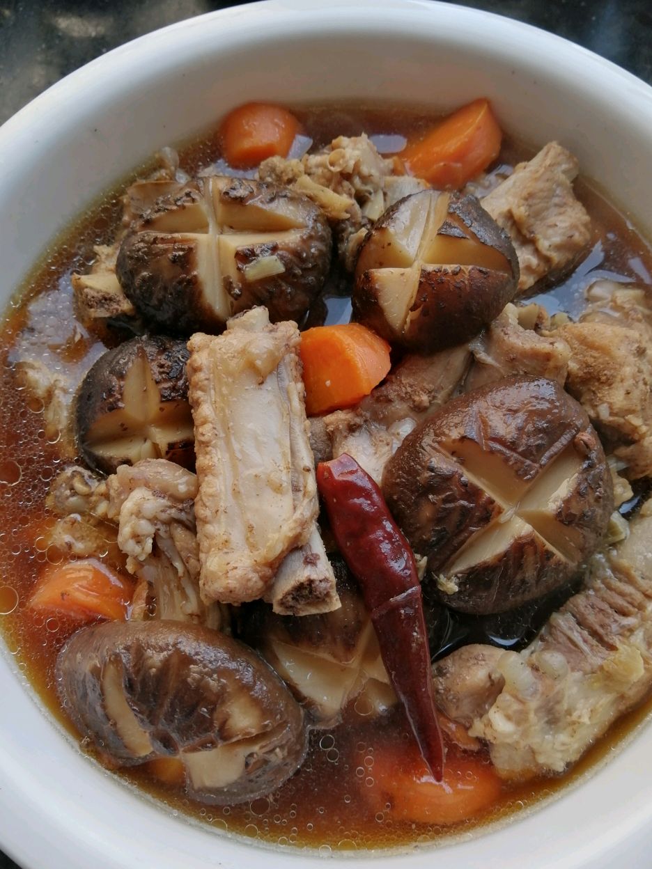 香菇排骨做法(香菇炖排骨的神仙做法怎么吃都不会腻)