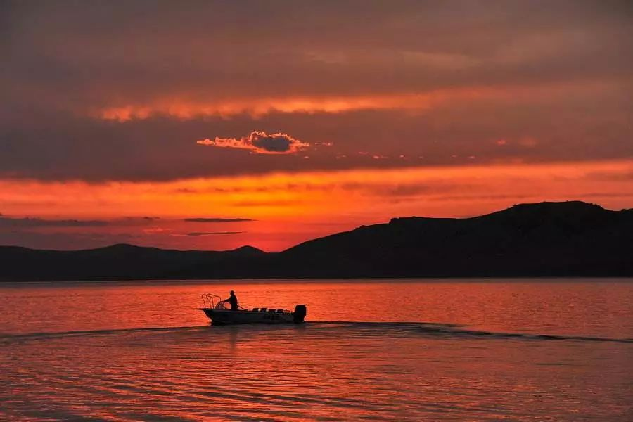 爆火历史主播，从电力领域到主播电台，他是靠什么跨行成功的？