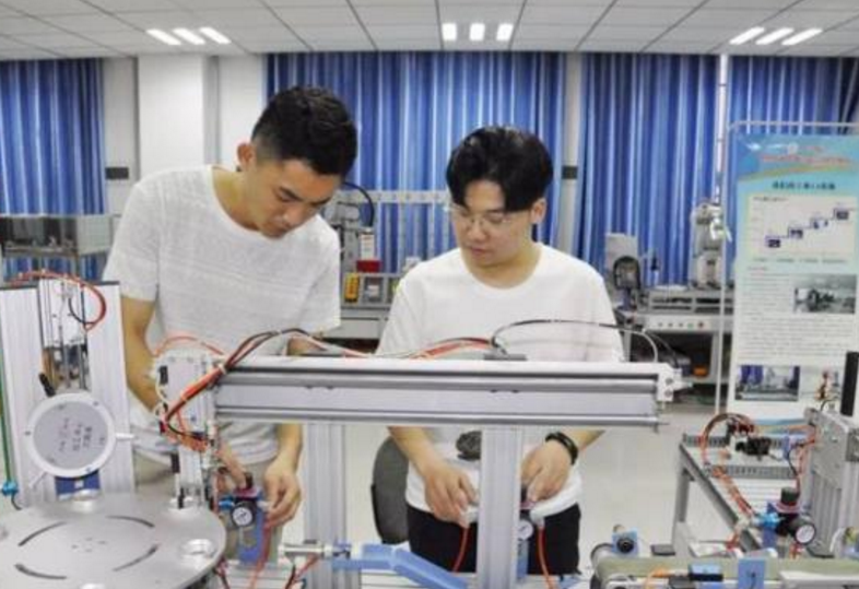 “清华”不敌“西电”？大二清华生转学去西电，看到专业网友秒懂