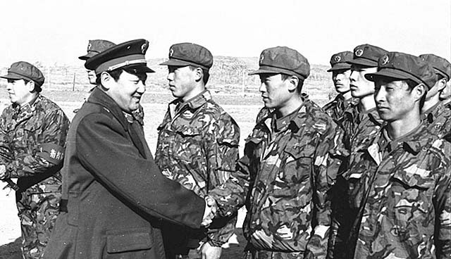 1985年裁军重组七大军区，司令员都是谁？后来又被授予了什么军衔